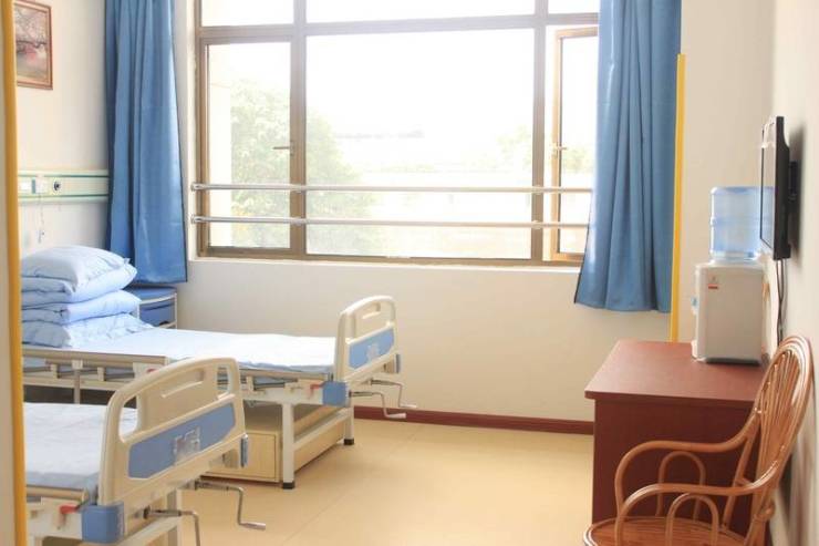 2025上海护理院新选择:香树湾物联网健康监测康复设备齐全户外设施益身心医养娱一体化护理(图3)