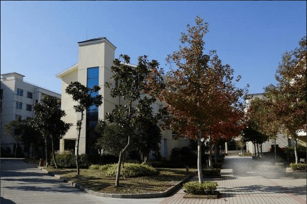 2025上海护理院新选择:香树湾物联网健康监测康复设备齐全户外设施益身心医养娱一体化护理(图7)